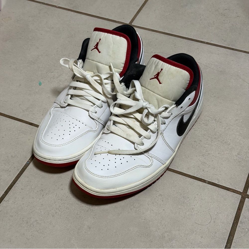 Nike Air Jordan Men 1 Low White University Red Black Sneakers Shoes size 10.5